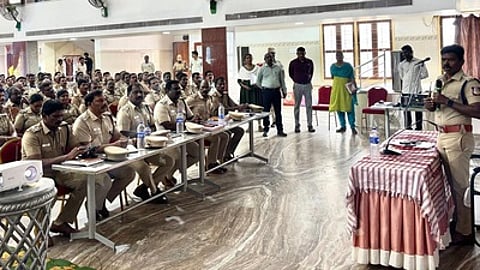 சிறப்பு பயிற்சியில் பேசிய மாவட்ட காவல் கண்காணிப்பாளா் கே.எஸ். பாலகிருஷ்ணன்.