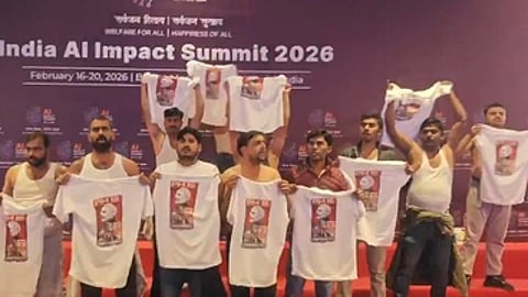 ஏஐ மாநாட்டில் சட்டையின்றி போராட்டம் நடத்திய காங்கிரஸார்: 5 நாள் போலீஸ் காவல்!