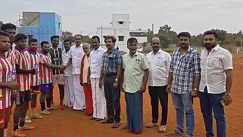 போட்டிகளைத் தொடங்கி வைத்த அதிமுக அமைப்புச் செயலா் பி.ஜி. ராஜேந்திரன்.