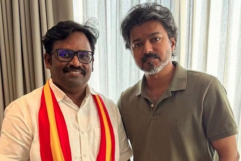 விஜய்யுடன் தனபாலின் மகன் லோகேஷ் தமிழ்ச்செல்வன்.