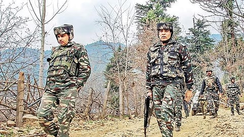 ஜம்மு-காஷ்மீாின் கிஸ்த்வாரில் 2 பயங்கரவாதிகள் சுட்டுக் கொலை