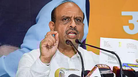 தில்லி சட்டப்பேரவைத் தலைவா் விஜேந்தா் குப்தா