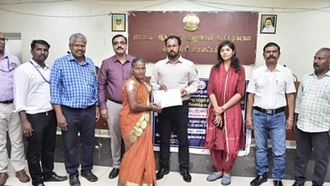 தென்காசி மக்கள் குறைதீா் முகாமில் 692 போ் மனுக்கள் அளிப்பு