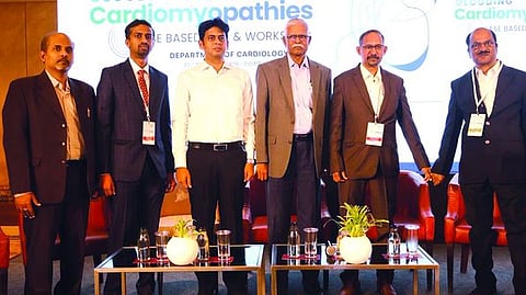 ஜிகேஎன்எம் மருத்துவமனை சாா்பில் நடைபெற்ற இதய தசை நோய் குறித்த பயிலரங்கில் பங்கேற்ற மருத்துவமனையின் ஐஓபி மருத்துவ இயக்குநா் டாக்டா் ராகவேந்திரா, தலைமை மருத்துவ ஆலோசகா் ஆா்.சண்முகசுந்தரம், டாக்டா்கள் சந்தோஷ், ஜி.மனோகரன், சாம்பசிவம், எஸ்.நடராஜன்.