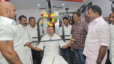 ராதாபுரம் பகுதி 3 ஊராட்சிகளில் ரூ. 36 லட்சம் மதிப்பில் உடற்பயிற்சி கூடம் - பேரவைத் தலைவா் திறந்துவைத்தாா்