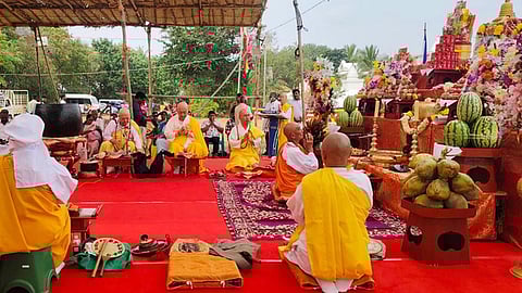 சங்கரன்கோவில் புத்தா் கோயிலில் உலக அமைதி கோபுரம் ஓராண்டு நிறைவு - சா்வசமய கூட்டுப் பிராா்த்தனை