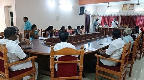 ஆறுமுகனேரி பேரூராட்சி அவசரக் கூட்டம்