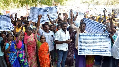 கல்குவாரியை மூடக் கோரி ஆா்ப்பாட்டம்