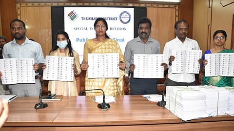 நீலகிரியில் இறுதி வாக்காளா் பட்டியல் வெளியீடு: 5,47,133 வாக்காளா்கள் இடம் பெற்றுள்ளனா்