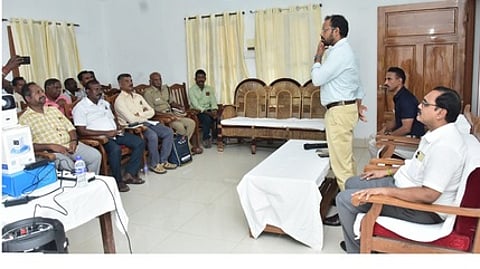 கருத்தரங்கில் பேசிய ஆட்சியா் ஏ.கே. கமல்கிஷோா்.