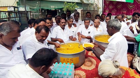 ஜெயலலிதா பிறந்த நாள்: அதிமுகவினா் அன்னதானம், நல உதவி