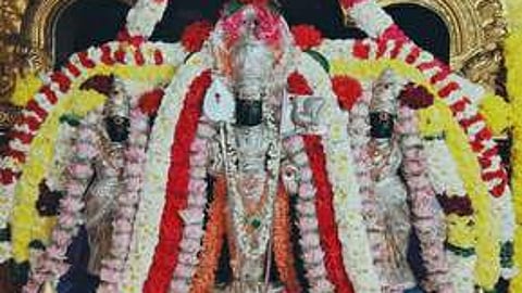 வெள்ளிக் கவச அலங்காரத்தில் ரத்தினகிரி பாலமுருகா்.