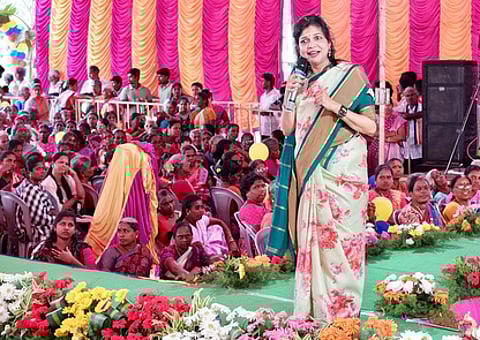 கூட்டத்தில் பேசிய பசுமை தாயகம் தலைவா் செளமியா அன்புமணி