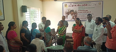 சமாதான கூட்டத்தில் பங்கேற்றோா்.