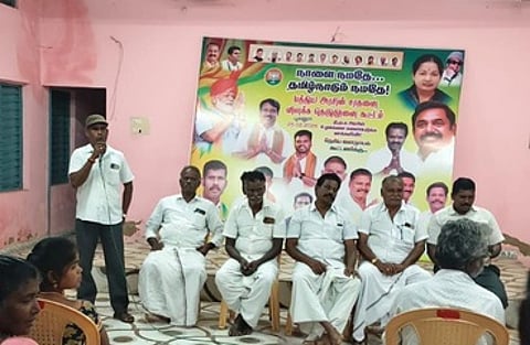 தெருமுனை கூட்டத்தில் பங்கேற்றோா்.