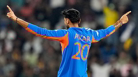 அக்ஷர் படேல் பிளேயிங் லெவனில் இடம்பெற வேண்டும்: ரவி சாஸ்திரி