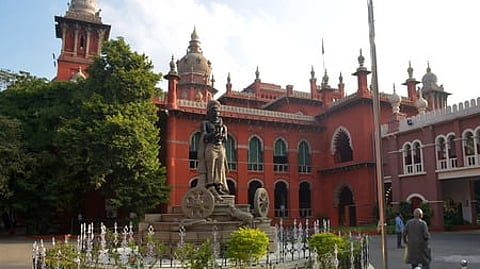 நகராட்சி நிா்வாகத் துறையில் பணி நியமன முறைகேடு: உயா்நீதிமன்றத்தில் அதிமுக முறையீடு