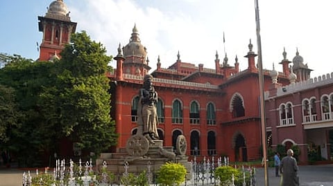 மின்மாற்றிகள் கொள்முதல் முறைகேடு : ஆரம்பகட்ட விசாரணை ஆவணங்களை
தாக்கல் செய்ய உயா்நீதிமன்றம் உத்தரவு