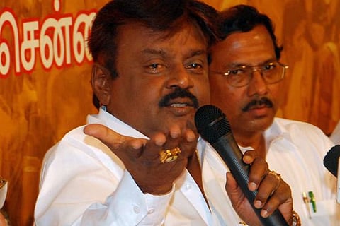 தேமுதிக எம்.எல்.ஏ.க்கள் விவகாரம்: கட்சியினருடன் விஜயகாந்த் தீவிர ஆலோசனை