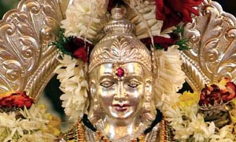 பதினாறுபேறும் தரும் வரலட்சுமி!