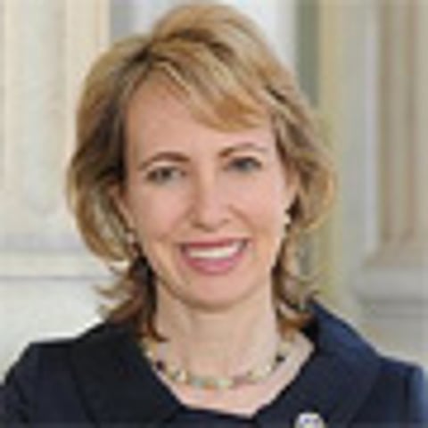 அமெரிக்காவில் துப்பாக்கிச்சூடு: எம்பி கவலைக்கிடம்; 6 பேர் பலி