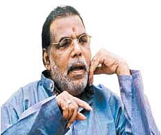 பொதுவாக இவர் மனசு தங்கம்...