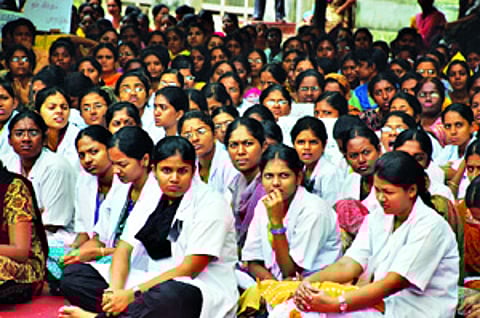 தேசிய மருத்துவ ஆணையத்திற்கு எதிர்ப்பு: மருத்துவர்கள் நாளை நாடு தழுவிய வேலை நிறுத்தம்?