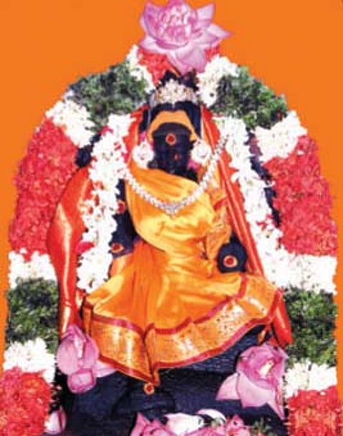 சிறுராட்டூர் மகா மாரி