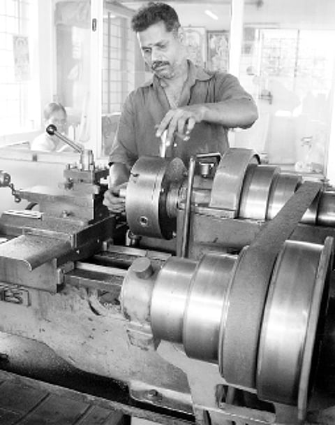 கோவை குறுந்தொழில்கூடங்களுக்கு குவிகிறது வெளிநாட்டு ஆர்டர்கள்!: தொழிலாளர் பற்றாக்குறையால் உற்பத்தியில் சுணக்கம்