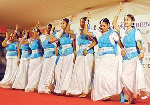 கல்லூரிக்குள் குடும்பங்களின் சங்கமம்!