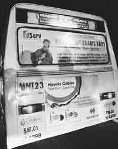 பஸ் கண்ணாடிகளில் விளம்பரம் செய்ய தடை: உயர் நீதிமன்றம்