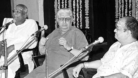 "நல்லா வாசிக்கும்போதே நிறுத்திடணும்!'