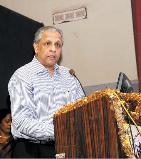 திரைக்கதிர்: மீண்டும் "சிவப்பு ரோஜாக்கள்'