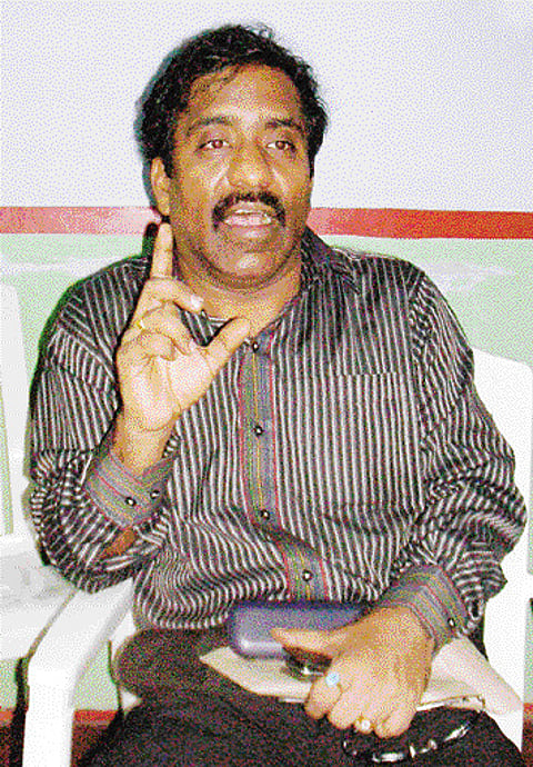 ஆய்வு: "தெருவையே விற்கணும், வீட்டை விற்கிறேன்!'