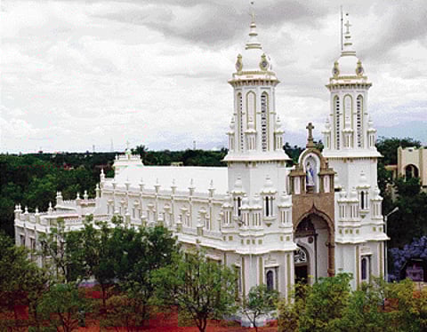 ஆலயம்: கல்லூரிக்குள் கலைக் கோயில்!