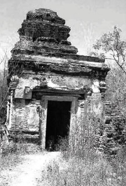 சிதிலமடையும் ஸ்ரீகல்யாணராமர் கோயில்