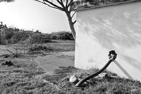 அடிப்படை வசதிகளின்றி எம்.ஜி.ஆர். கனவு நகரம்