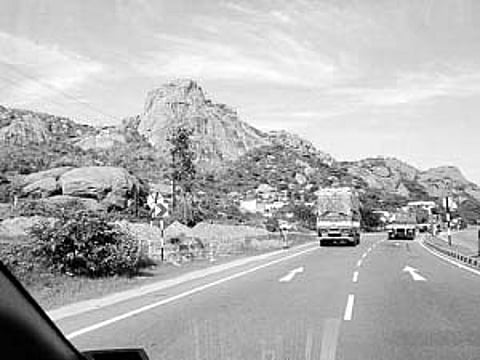 ரூ. 624 கோடியில் புதுச்சேரி-பெங்களூர் சாலை சீரமைப்பு