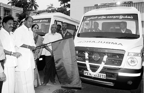 கொடுக்கவும் இல்லை; எடுக்கவும் இல்லை கேட்பாரற்ற இலவச டி.வி.க்கள்