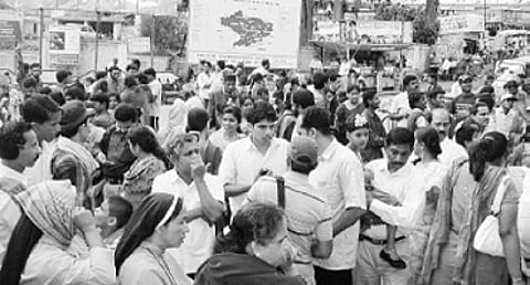 உதகையில் குவிகின்றனர் சுற்றுலாப் பயணிகள்