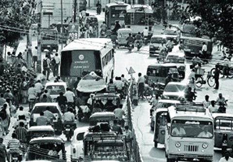 பாலம் கட்டியும் பயனில்லை