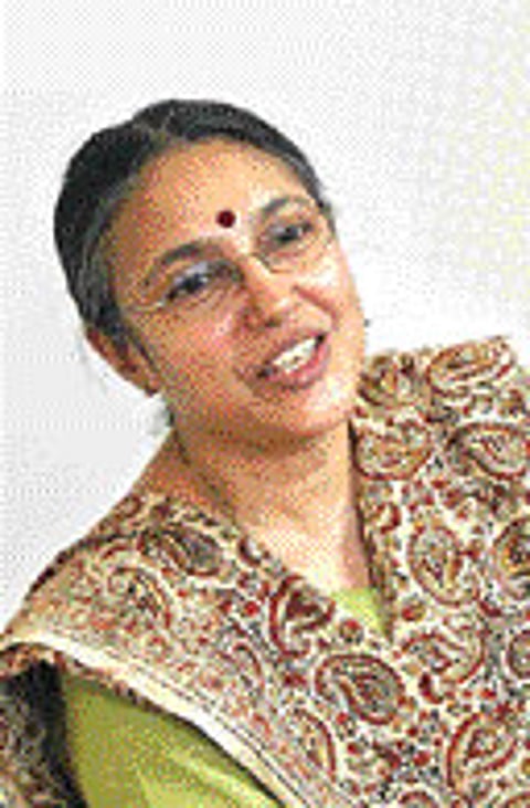 பெண்களுக்கு அரசியல் ஈடுபாடு வேண்டும்!