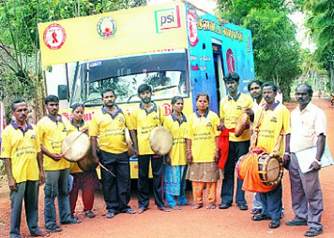 விழிப்புணர்வு: கொடிகட்டும் இளவட்டம்!