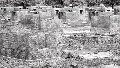 கட்டி முடிக்கும் முன்பே விலை பேசப்படும் சமத்துவபுரம் வீடுகள்!