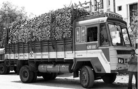 விறகு விலையும் உயர்ந்தது நெருக்கடியில் திருப்பூர் ஆலைகள்: எரிவாயு இணைப்பு ஏற்படுத்துமா அரசு?