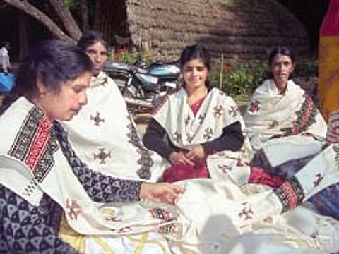 தோடர்களின் பூத்துக்குளி சால்வைகள்!