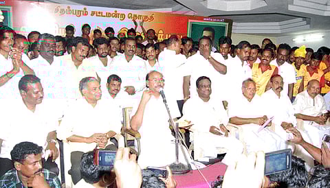 இளைஞர்களுக்கு நல்ல அறிவுரை வழங்கி நல்வழிப்படுத்துங்கள்: திருமாவளவனுக்கு, ராமதாஸ் வேண்டுகோள்