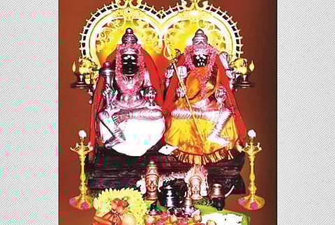 தென்மாவட்டங்களை இணைக்கும் முத்தாரம்மன் "தசரா'