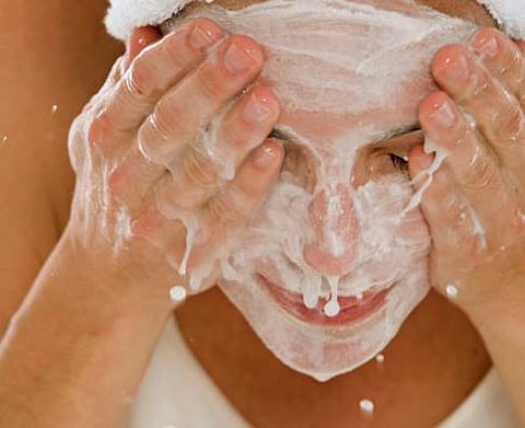 முகம் கழுவுதலில் செய்யும் தவறுகள்