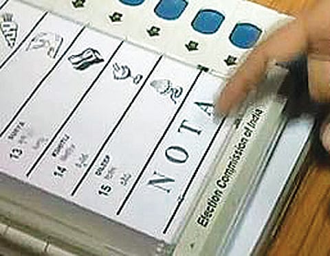 குஜராத் தேர்தலில் 5.5 லட்சம் வாக்குகள் 'நோட்டா'-வில் பதிவு!